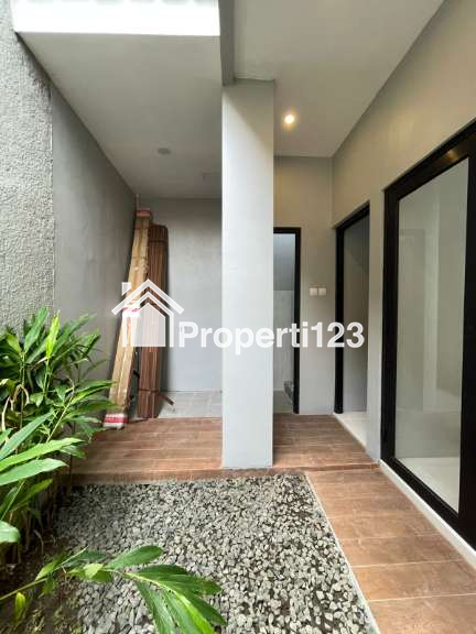 Rumah Modern Minimalis 2 Lantai dekat Stadion Maguwoharjo Sleman - 2