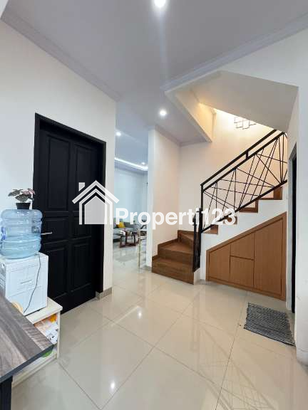Rumah klasik modern fully furnished di Jagakarsa Jaksel - 3