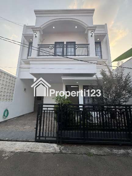 Rumah klasik modern fully furnished di Jagakarsa Jaksel - 1