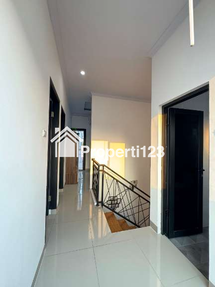 Rumah klasik modern fully furnished di Jagakarsa Jaksel - 6