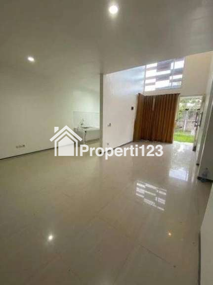 Properti Nyaman 2 KT 120m² di Kingstown Citraland, Surabaya - 2