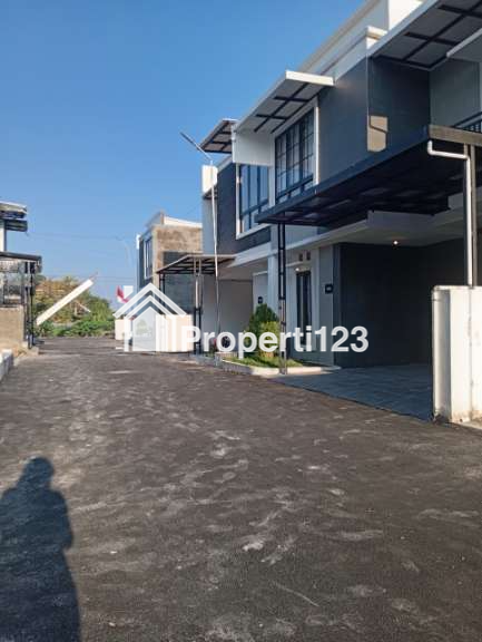 Rumah Modern Cluster dekat Stadion Maguwoharjo Sleman - 3