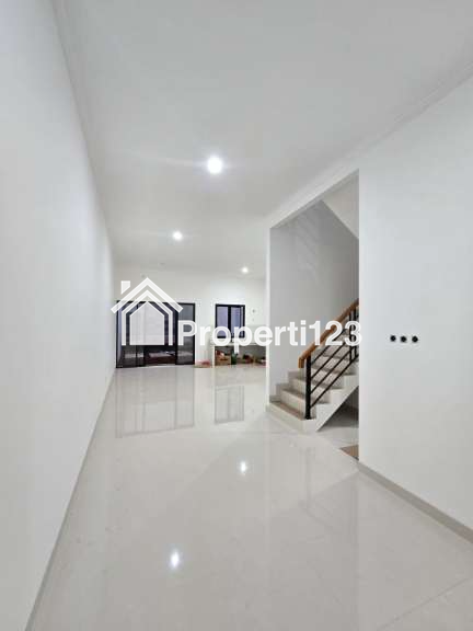 Rumah modern minimalis halaman luas di Duren Sawit Jaktim - 9