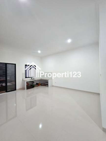 Rumah modern minimalis halaman luas di Duren Sawit Jaktim - 7