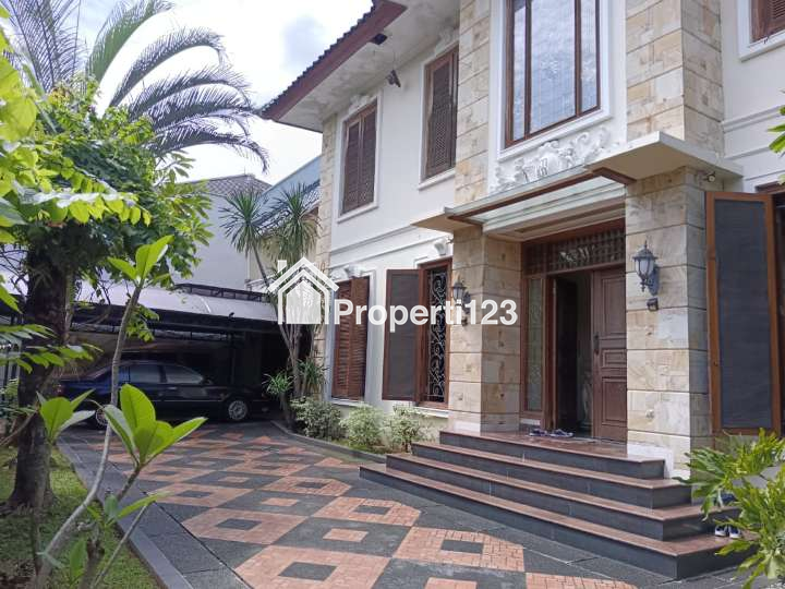 Rumah Hadap Taman Dijual di Duren Tiga Jakarta Selatan - 1