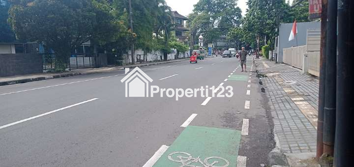 GEDUNG 2 LANTAI TANAH 2100 M2 SHM SUPER STRATEGIS UNTUK KANTOR DAN KOMERSIAL DI JL. WASTUKENCANA BANDUNG - 13