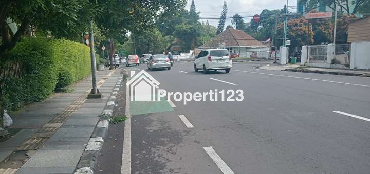 GEDUNG 2 LANTAI TANAH 2100 M2 SHM SUPER STRATEGIS UNTUK KANTOR DAN KOMERSIAL DI JL. WASTUKENCANA BANDUNG - 12