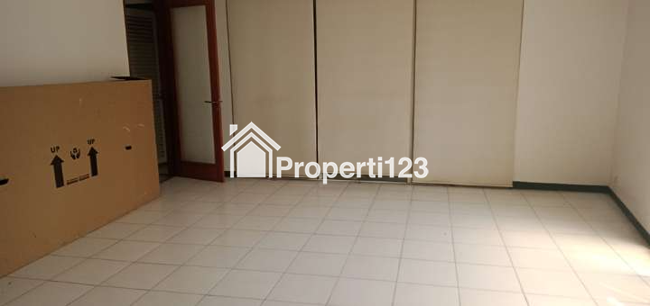 GEDUNG 2 LANTAI TANAH 2100 M2 SHM SUPER STRATEGIS UNTUK KANTOR DAN KOMERSIAL DI JL. WASTUKENCANA BANDUNG - 7