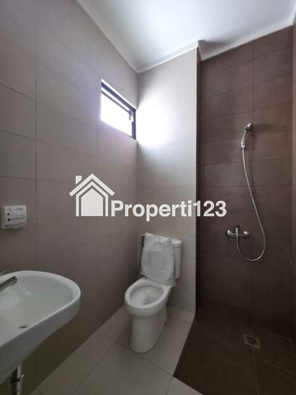 Rumah Hoek Cluster Regia Summarecon Crown Gading Bekasi - 14