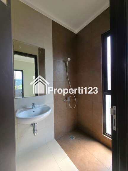 Rumah Hoek Cluster Regia Summarecon Crown Gading Bekasi - 13
