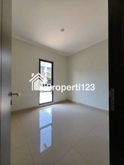 Rumah Hoek Cluster Regia Summarecon Crown Gading Bekasi - 5