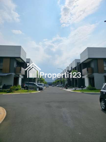 Rumah Hoek Cluster Regia Summarecon Crown Gading Bekasi - 17