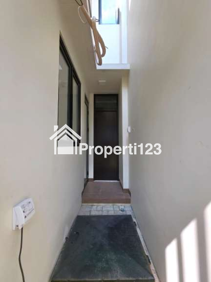 Rumah Hoek Cluster Regia Summarecon Crown Gading Bekasi - 16