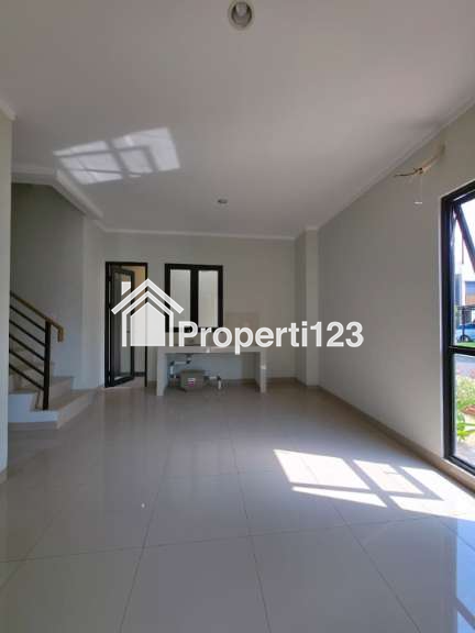 Rumah Hoek Cluster Regia Summarecon Crown Gading Bekasi - 3