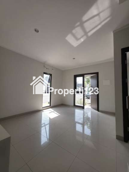 Rumah Hoek Cluster Regia Summarecon Crown Gading Bekasi - 4