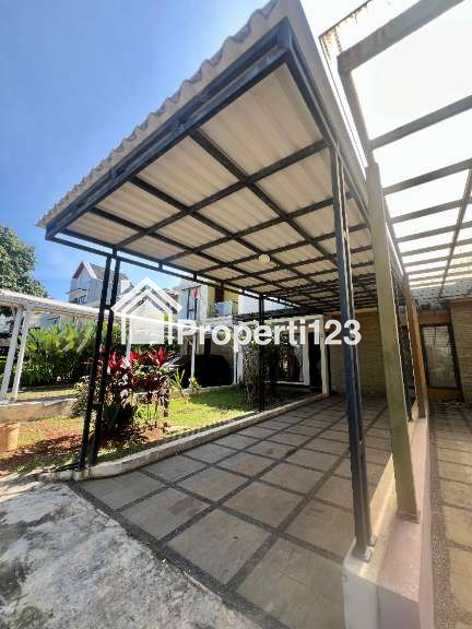 RUMAH SECONDARY TERAWAT SIAP HUNI DALAM TOWNHOUSE MEWAH - 2