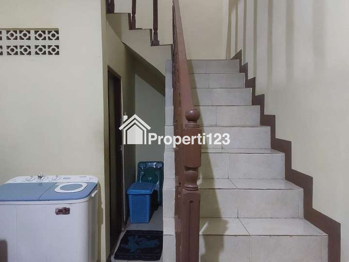 Rumah Strategis Dekat Jalan Raya Taman Harapan Baru Bekasi - 8