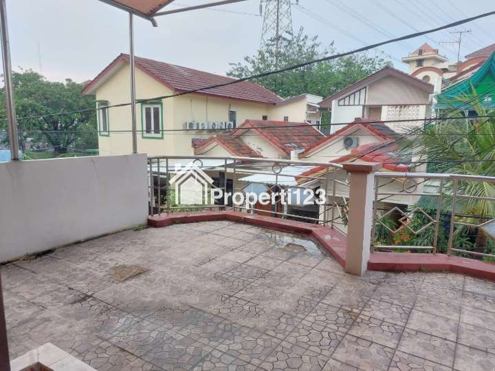 Rumah Strategis Dekat Jalan Raya Taman Harapan Baru Bekasi - 13