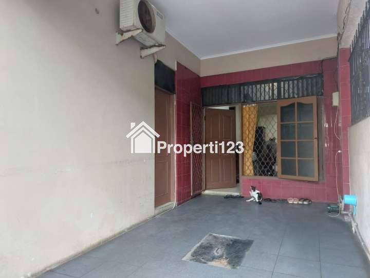 Rumah Strategis Dekat Jalan Raya Taman Harapan Baru Bekasi - 2