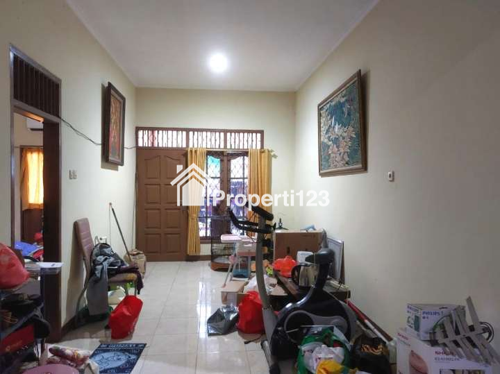 Rumah Strategis Dekat Jalan Raya Taman Harapan Baru Bekasi - 9