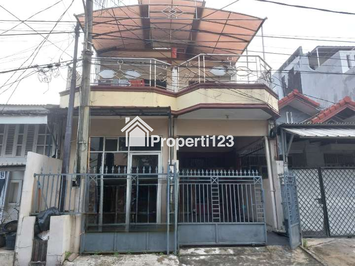 Rumah Strategis Dekat Jalan Raya Taman Harapan Baru Bekasi - 1