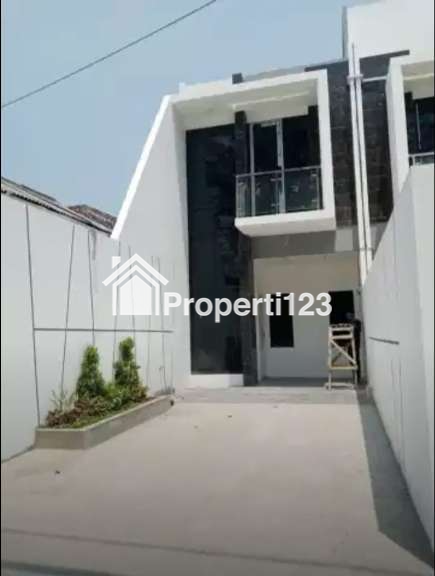 Rumah 2 lantai minimalis modern elegan di cipinang jakarta - 1