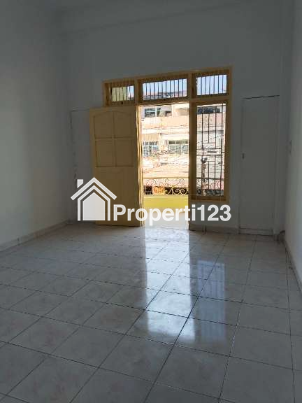 Dijual Ruko 3 Lt di Medan Binjai KM 7 depan kodam - 8