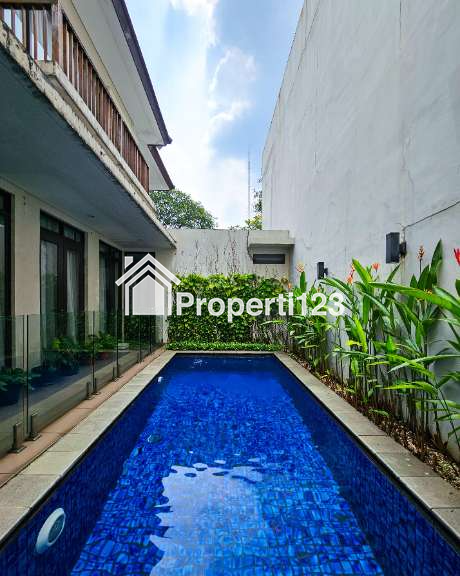 Rumah second terawat siap huni di Serenia Hills Lebak Bulus - 3