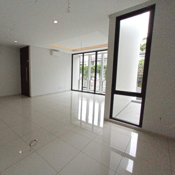 Rumah di Bintaro. Smart Home & Modern Townhouse Living - 3