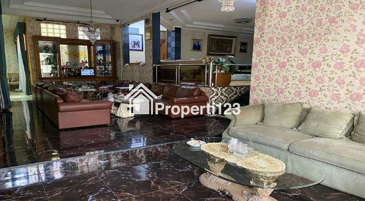 RUMAH GAYA EROPA FULL FURNISH DAN GEDUNG KANTOR DENGAN FASILITAS GYM  LENGKAP DENGAN PERALATAN DAN RUANG SAUNA DI SAYAP JL. PASTEUR BANDUNG - 2