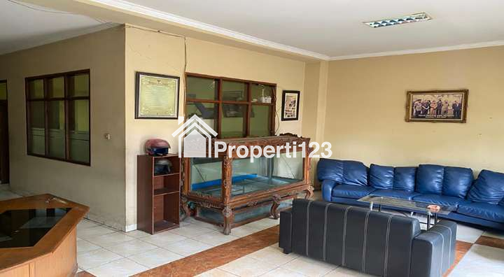 RUMAH GAYA EROPA FULL FURNISH DAN GEDUNG KANTOR DENGAN FASILITAS GYM  LENGKAP DENGAN PERALATAN DAN RUANG SAUNA DI SAYAP JL. PASTEUR BANDUNG - 10