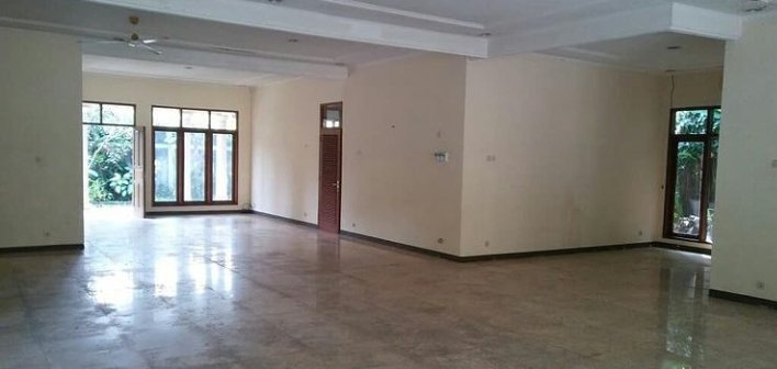 Rumah Halaman Luas di Kemang Jakarta Selatan - Murah - 2