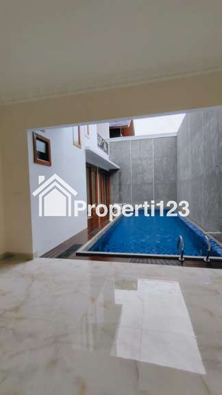 Rumah mewah lokasi strategis di Puspita Loka BSD - 9