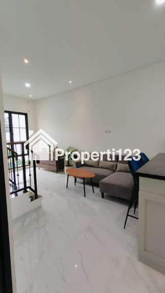 Rumah siap huni klasik modern di Nusaloka BSD - 7