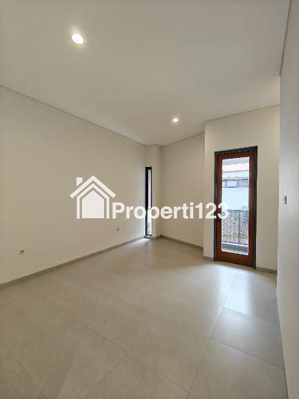 Rumah minimalis modern dalam komplek di Kodau Jatiasih - 5