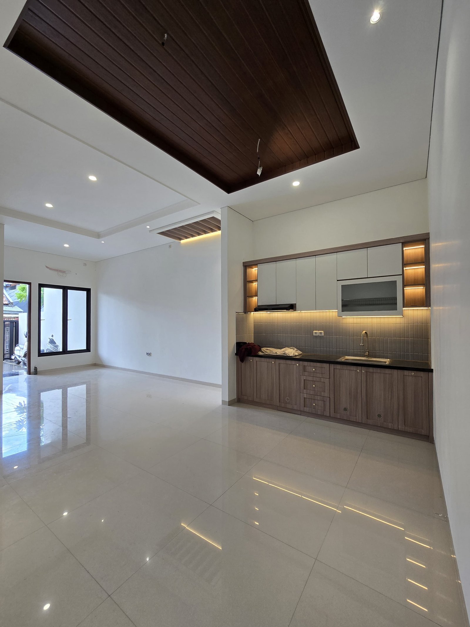 Rumah minimalis lokasi strategis dekat - 2