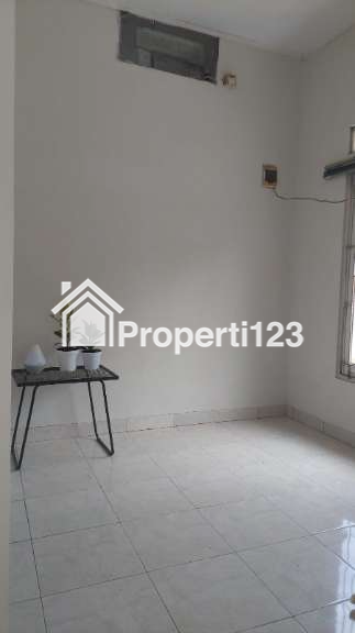 Rumah second murah siap huni full renovasi dlm perumahan row jalan luas diRangkapan jaya,depok - 2