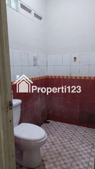 Rumah second murah siap huni full renovasi dlm perumahan row jalan luas diRangkapan jaya,depok - 4