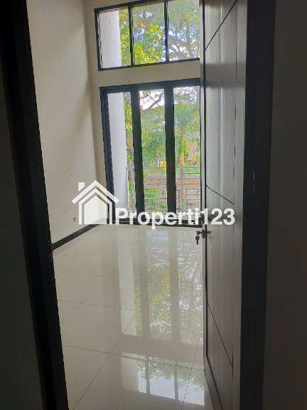 Rumah Minimalis Modern Siap Huni Lokasi Strategis di Kertomenanggal Gayungan Surabaya Selatan - 7