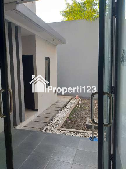 Rumah Minimalis Modern Siap Huni Lokasi Strategis di Kertomenanggal Gayungan Surabaya Selatan - 2
