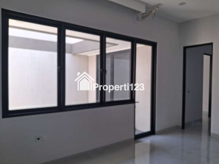 Rumah Modern 2 Lantai Baru Grees Lokasi Strategis di Manyar Jaya Surabaya - 4