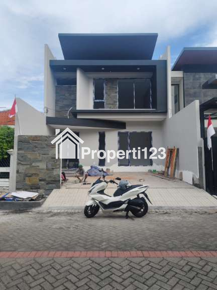 Rumah Modern 2 Lantai Baru Grees Lokasi Strategis di Manyar Jaya Surabaya - 2