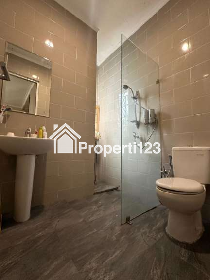 Rumah 2 Muka Hadap Jalan Raya & Cluster Grand Wisata Bekasi - 9