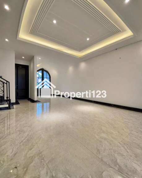 Rumah baru American Classic plus Private Pool di Jagakarsa Jaksel - 5