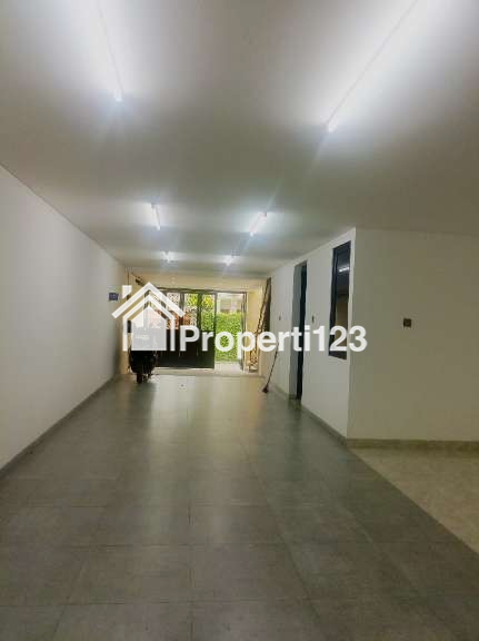 Rumah baru American Classic plus Private Pool di Jagakarsa Jaksel - 9