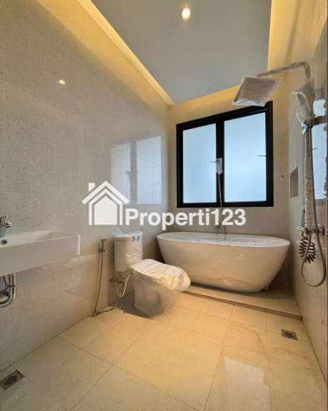 Rumah baru American Classic plus Private Pool di Jagakarsa Jaksel - 10