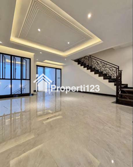Rumah baru American Classic plus Private Pool di Jagakarsa Jaksel - 4