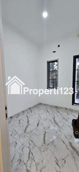 Rumah mewah 2 lantai lokasi strategis diKav UI barat beji,depok - 4