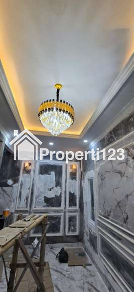 Rumah mewah 2 lantai lokasi strategis diKav UI barat beji,depok - 3