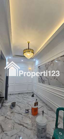 Rumah mewah 2 lantai lokasi strategis diKav UI barat beji,depok - 7